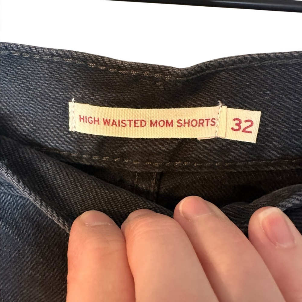 NWT Levi’s High Waisted Mom Women’s Shorts Black 32 - Picture 5 of 10